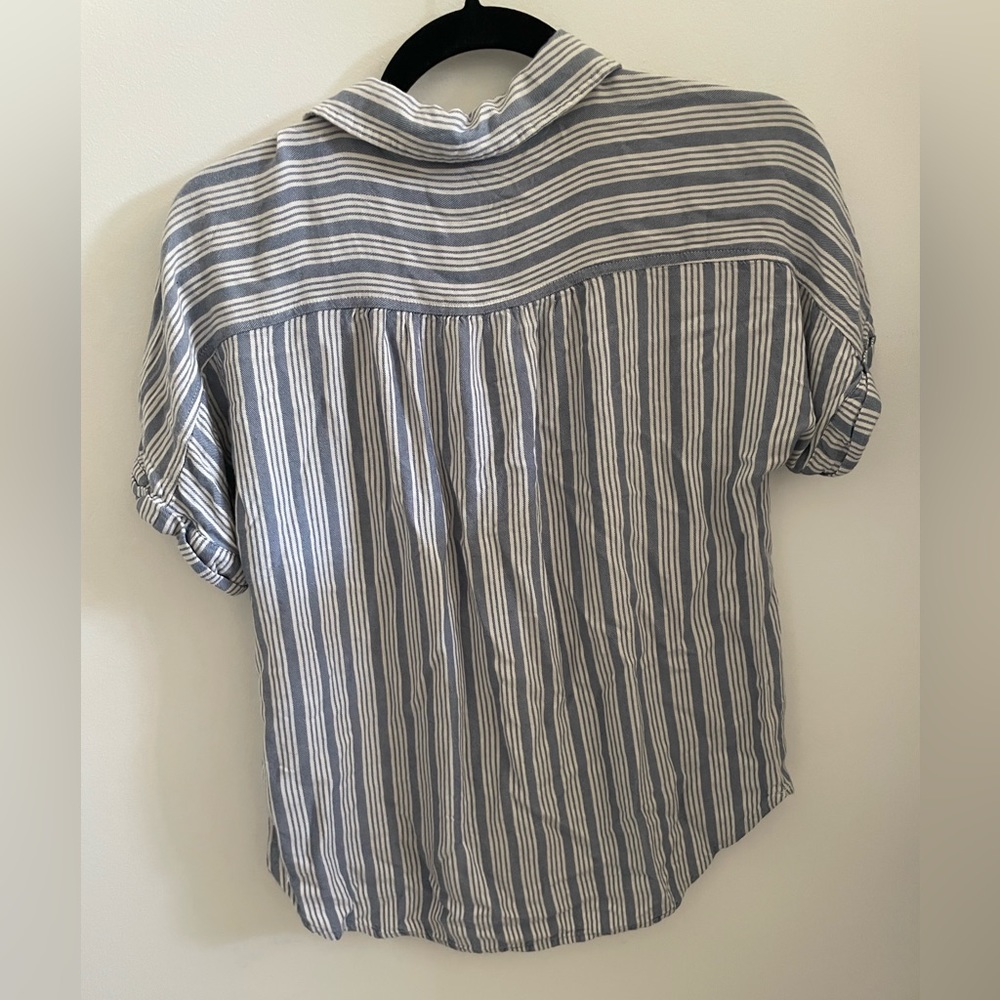 Universal Thread | Button Down Top - Picture 2 of 3